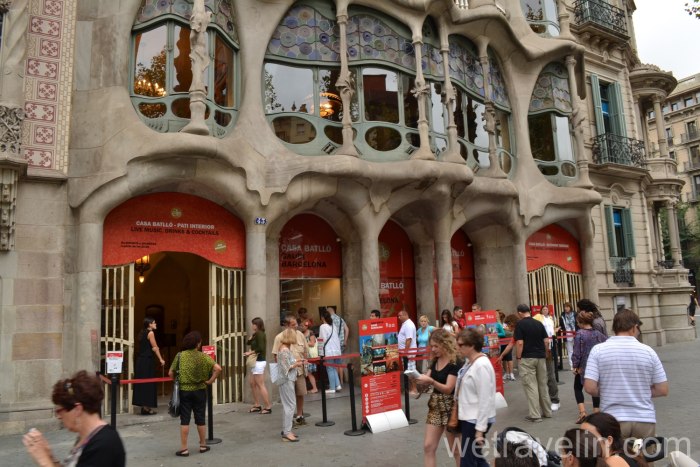 Улица с casa Batlló