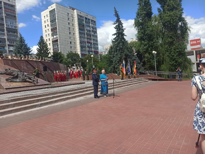 Скорбящая мать памятник Курск