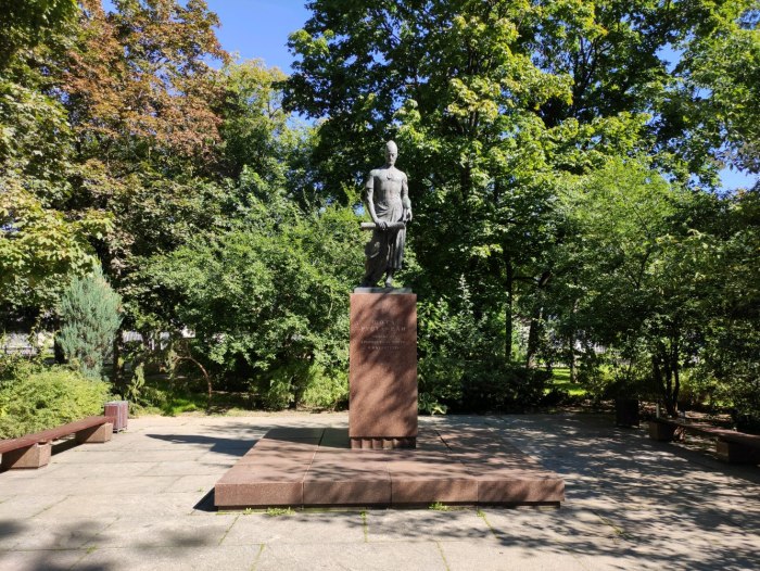 Памятник Шота Руставели в Тбилиси