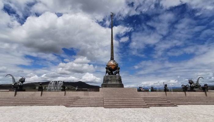 Обелиск центр Азии Кызыл