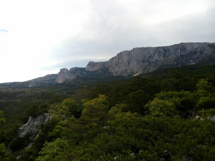 Алупка Исар гора крестовая