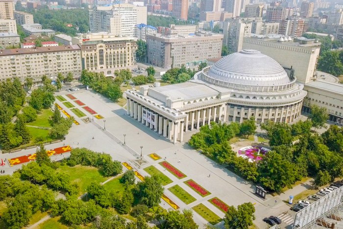 Новосибирск оперный лето