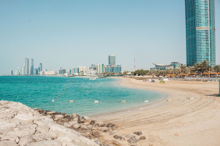 Пляжи Абу Даби Corniche