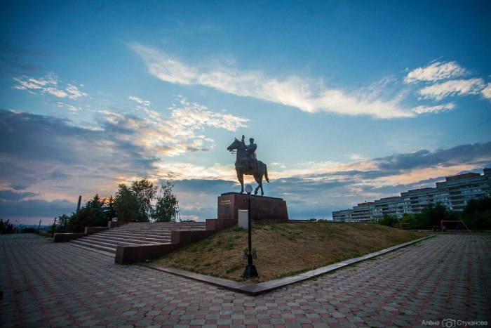 Луганск- город герой, город труженик