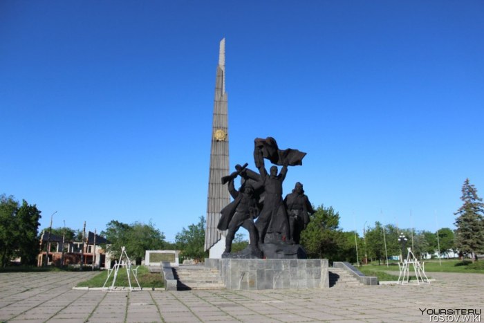 Памятник воинам-освободителям Луганска (Луганск)