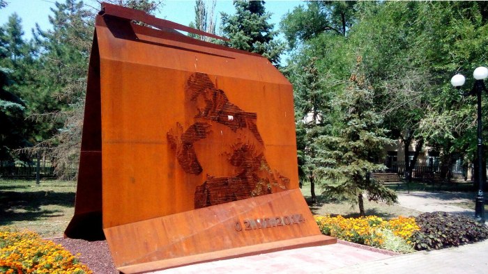 Памятники Луганска