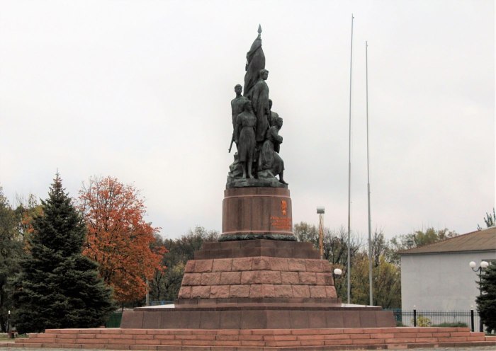 Памятник молодогвардейцам клятва в Краснодоне