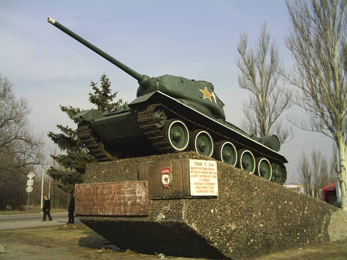 Памятники «танк т-34 Поныри