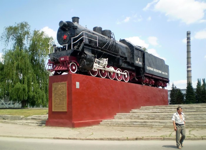 Луганск памятник паровозу