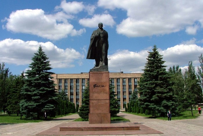 Памятники красного луча