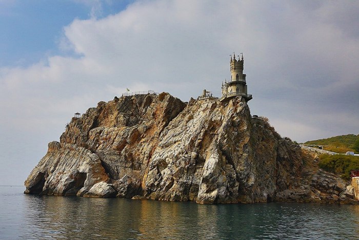 Аврорина скала Ласточкино гнездо
