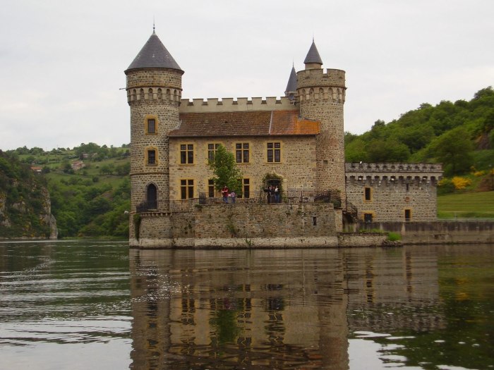 Château de la Roche (Saint-Priest-la-Roche)