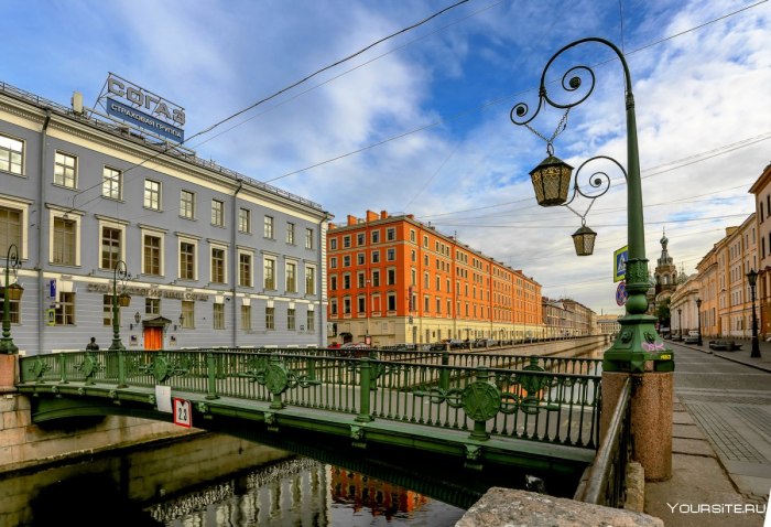Итальянский мост в Санкт-Петербурге