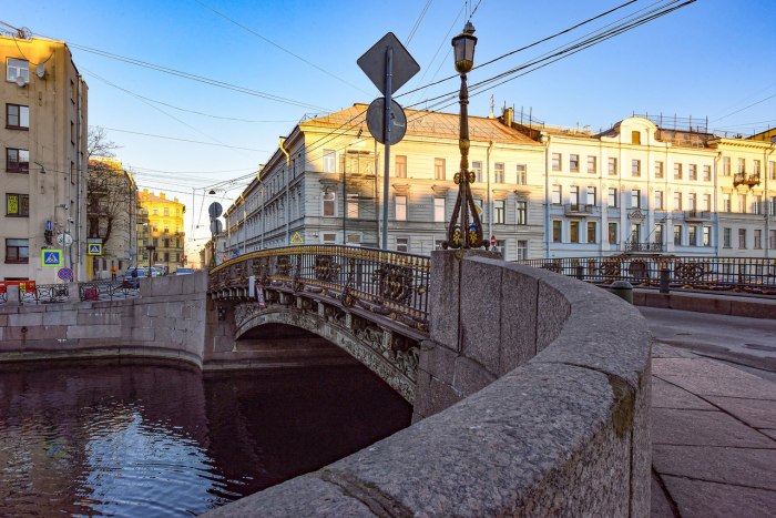 Большой Конюшенный мост
