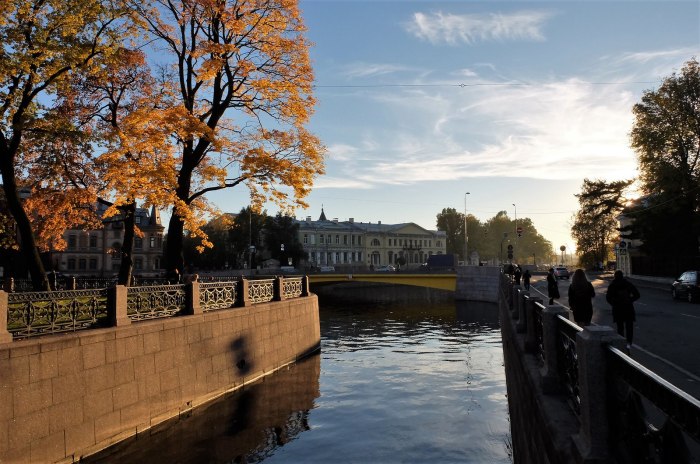 Желтый мост в Санкт-Петербурге