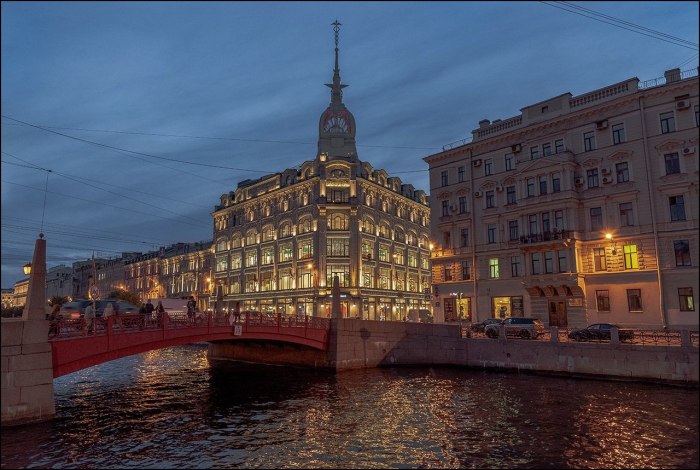 Красный мост в Санкт-Петербурге
