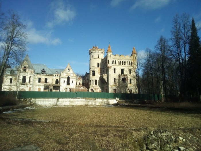 Заброшенный замок Звенигород