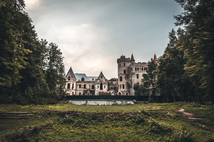 Khrapovitsky Estate