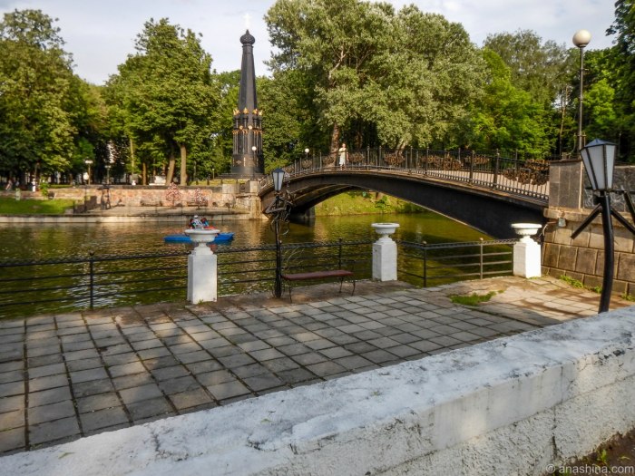 Памятник в Лопатинском саду Смоленск