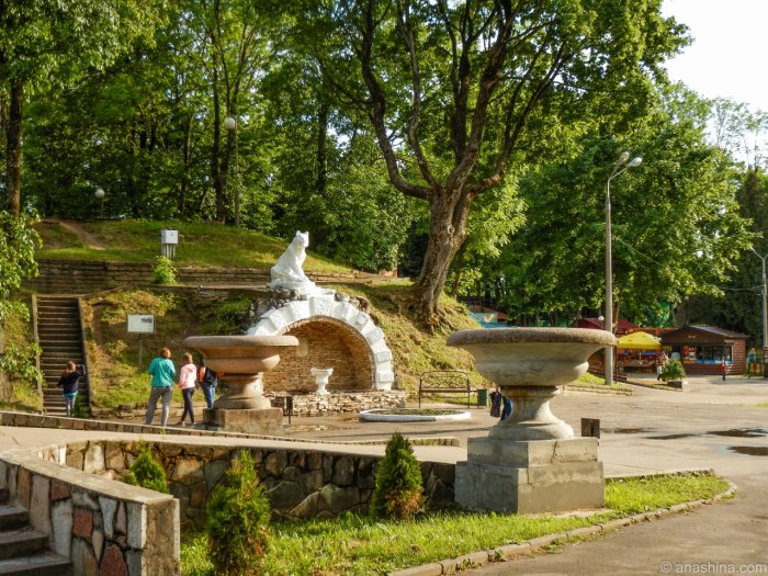 Королевский Бастион в Лопатинском саду