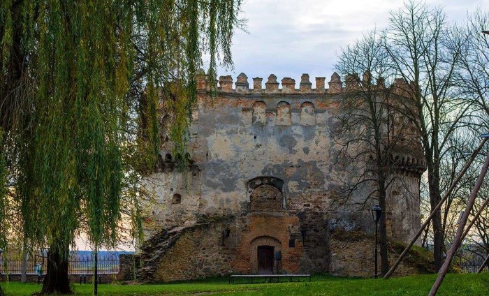 Острожский замок Украина