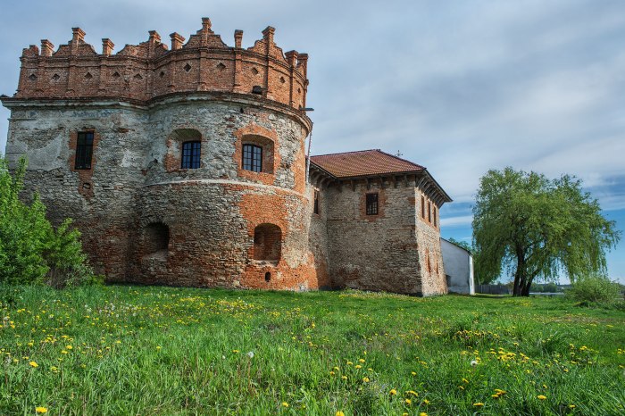 Острожский замок Украина
