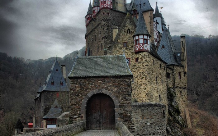 Замок Burg Eltz