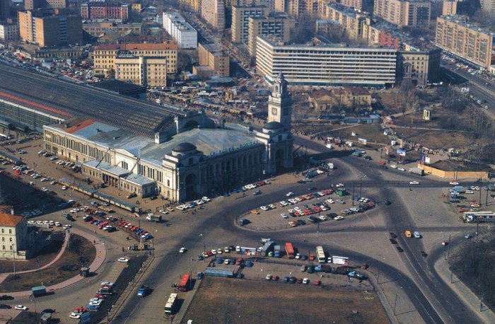 Площадь Киевского вокзала Москва