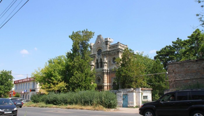 Улицы Караимская/ Крылова Симферополь