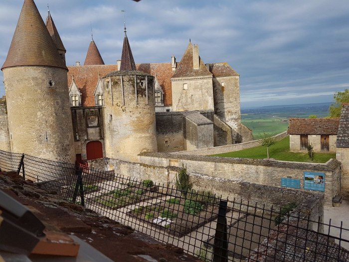 Шато Longecourt en Plaine