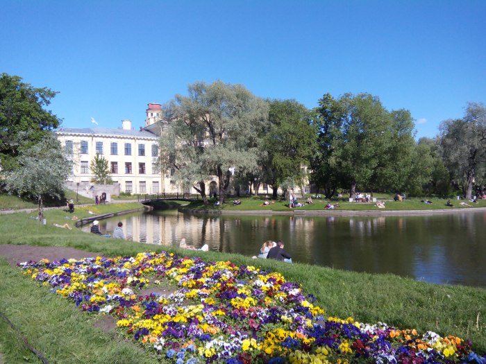 Юсуповский дворец в Санкт-Петербурге парк