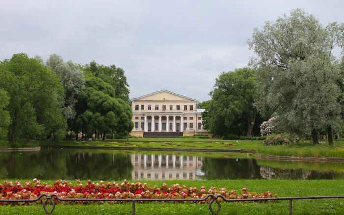 Юсуповский дворец в Санкт-Петербурге парк