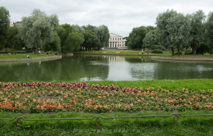 Парк Юсуповского дворца в Санкт-Петербурге