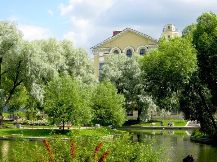 Юсуповский дворец в Санкт-Петербурге парк