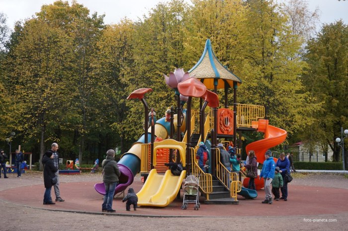 Центральный парк Зеленогорска детская площадка