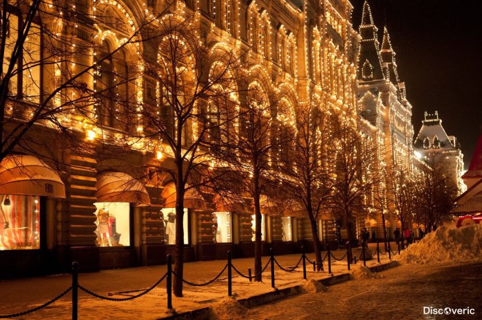 Ночная улица гума в Москве