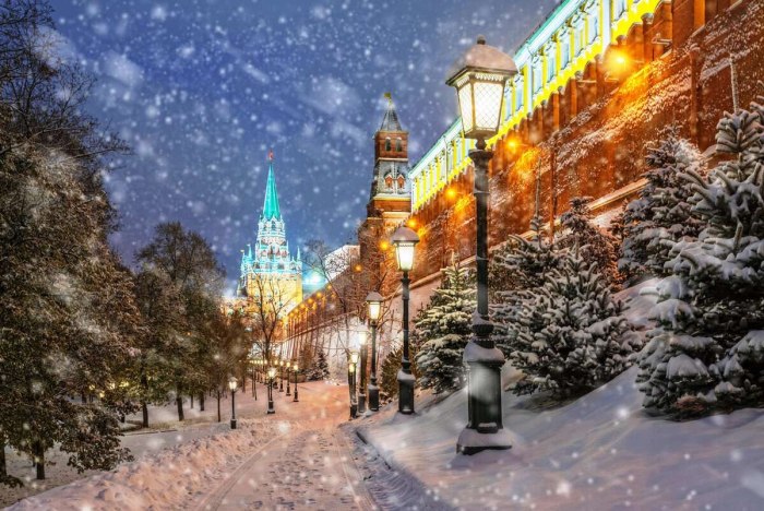 Александровский сад Москва вечером
