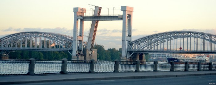 Финляндский разводной Железнодорожный мост