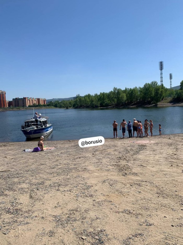 Отдых на берегу реки