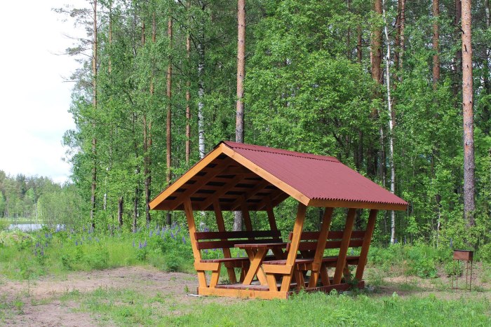 Беседки в лесу для шашлыка
