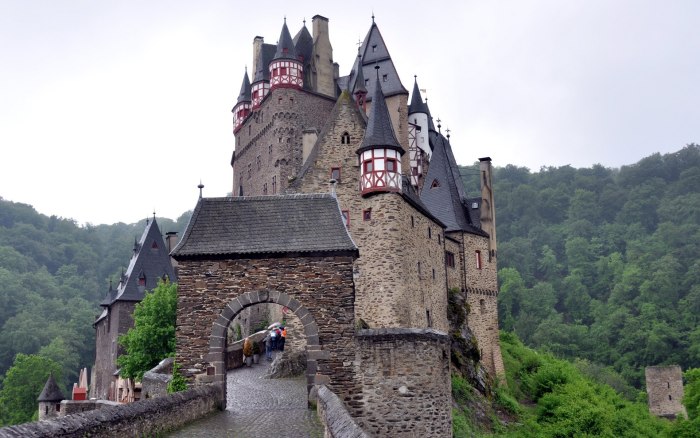 Замок Eltz в Германии