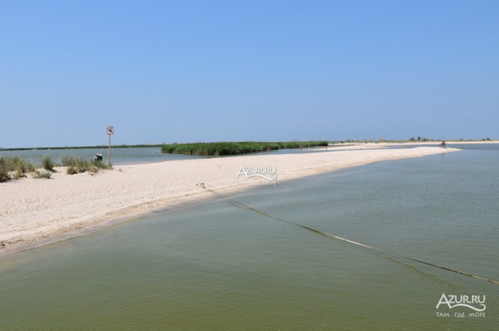 Остров Ейская коса в Лимане Азовского моря