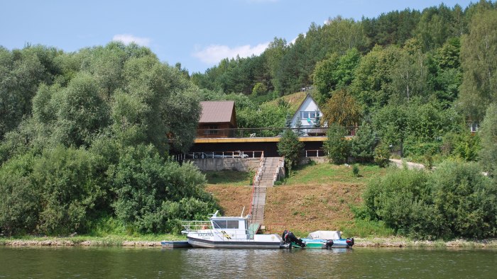 Деревня на берегу реки Оки