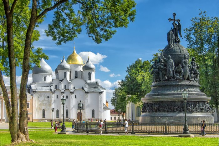 Памятник тысячелетие России Великий Новгород
