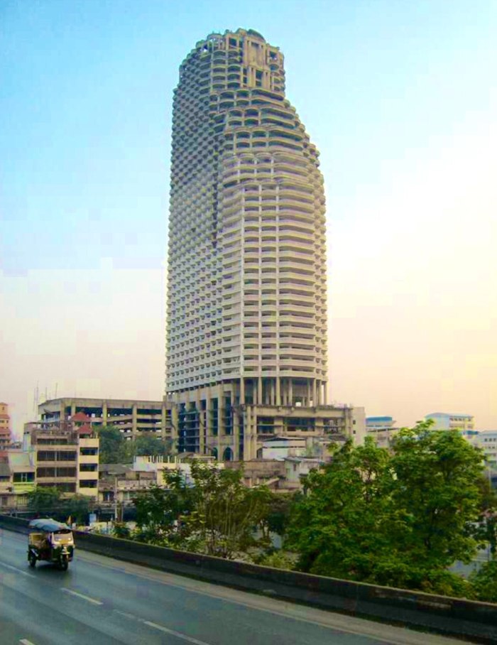 Небоскреб Sathorn unique Tower