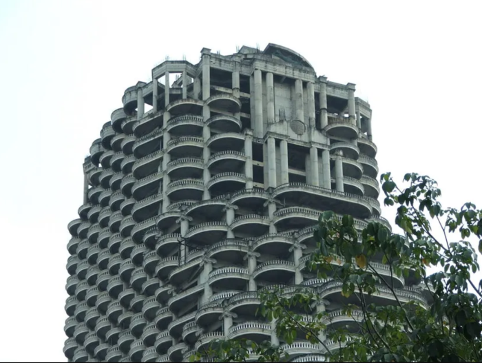Небоскреб Sathorn unique Tower в Таиланде