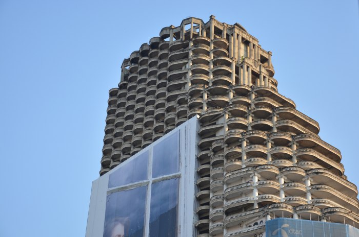 Небоскреб Sathorn unique