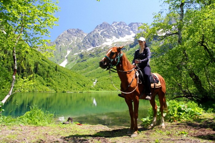 Конные прогулки в горах Адыгеи