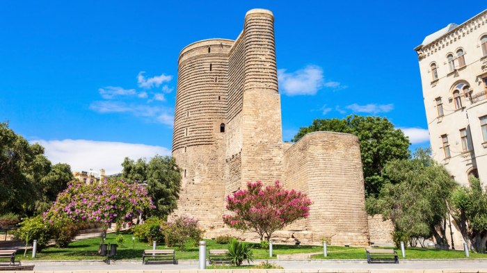 Памятник Китабе Куркуд Баку