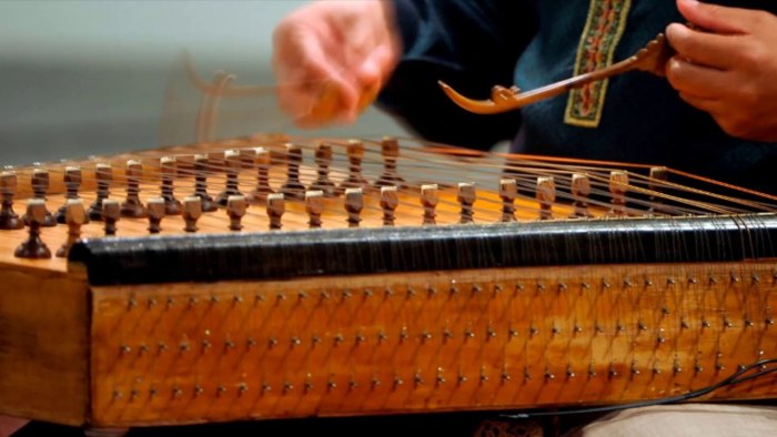 Иранские музыкальные инструменты САНТУР